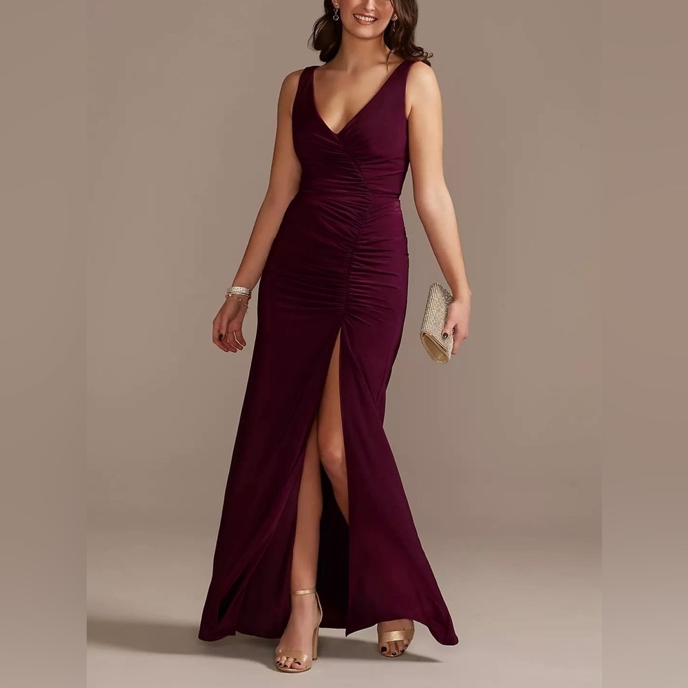 DB STUDIO Ruched Jersey V-neck Sheath Dress in Wine Red Size 6 Bridesmaid Formal - Picture 13 of 13